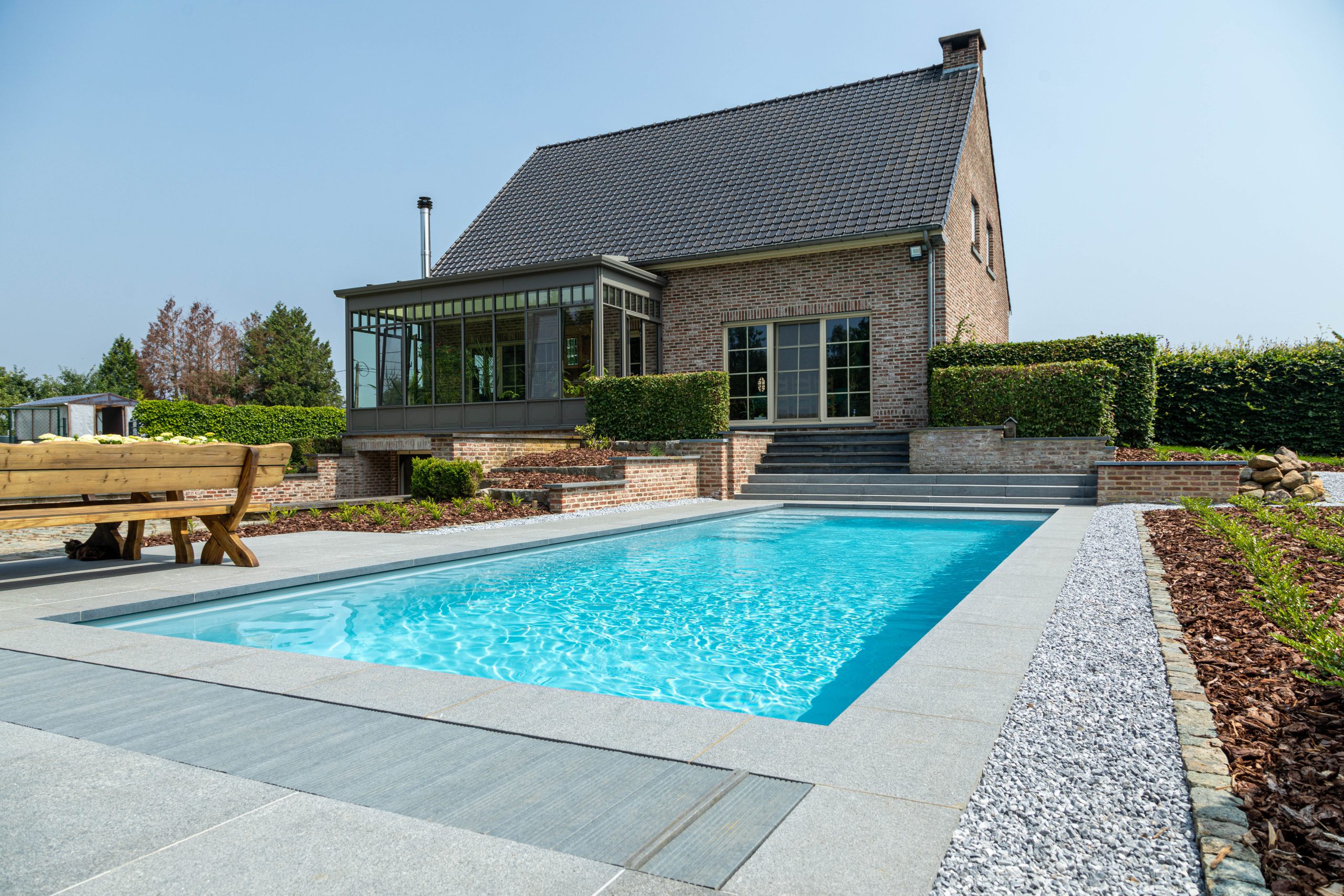 Hoe positioneer je een zwembad de tuin?