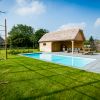 Monoblok zwembad Carré Snow White van LPW Pools biedt tijdloze schoonheid aan uw tuin!