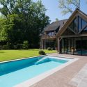 La Plage 9 Pearl Grey van LPW Pools is met haar afmetingen het perfecte zwembad voor uw tuin.
